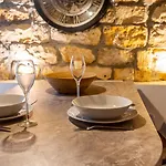 La Grotte Bourguignonne, Terrasse Exterieure ディジョン