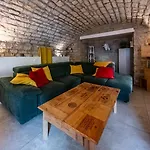 La Grotte Bourguignonne, Terrasse Exterieure * ディジョン