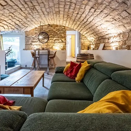 Appartement La Grotte Bourguignonne, Terrasse Exterieure