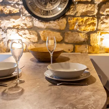 La Grotte Bourguignonne, Terrasse Exterieure Dijon