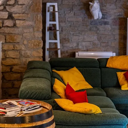 La Grotte Bourguignonne, Terrasse Exterieure