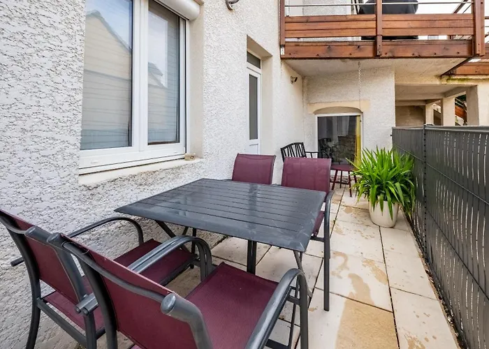 La Grotte Bourguignonne, Terrasse Exterieure *