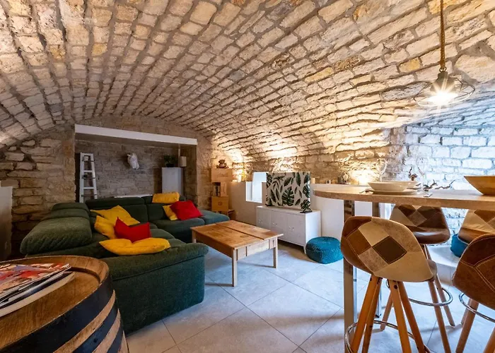 La Grotte Bourguignonne, Terrasse Exterieure Apartman