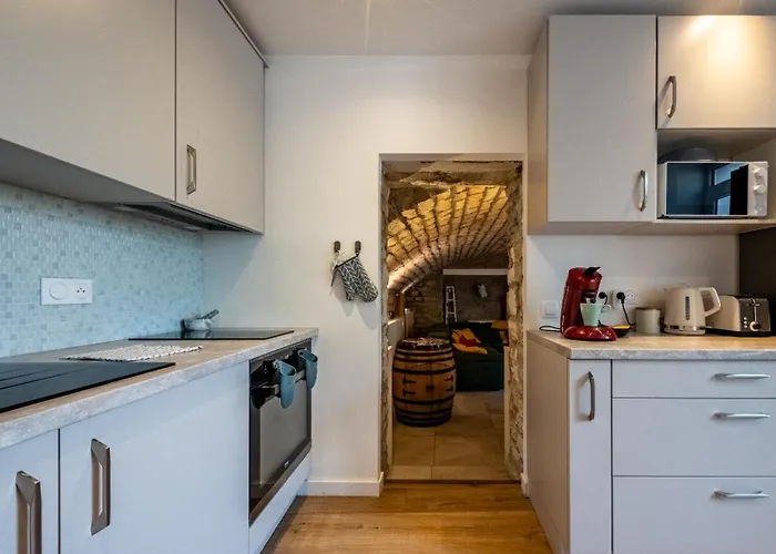 La Grotte Bourguignonne, Terrasse Exterieure