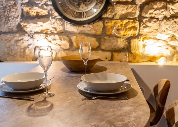 La Grotte Bourguignonne, Terrasse Exterieure Ντιζόν