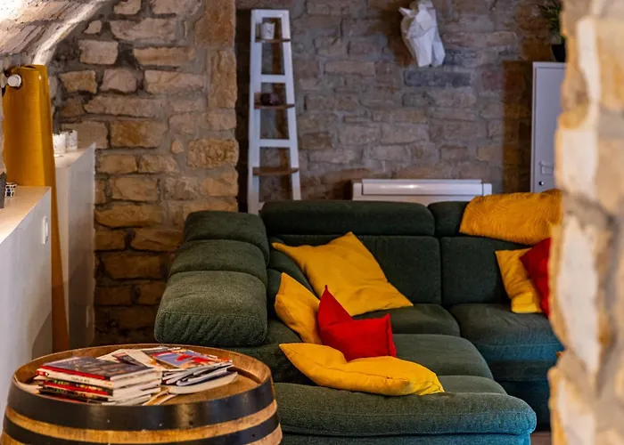 La Grotte Bourguignonne, Terrasse Exterieure